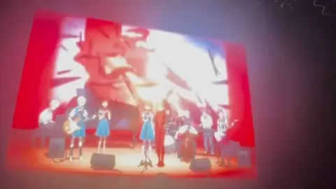 浓眉哥30分13板逆势逆转，詹姆斯18分5助8板，马刺轻松击败湖人连胜